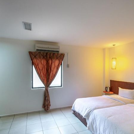 Newbridge Hotel Malacca Exterior photo