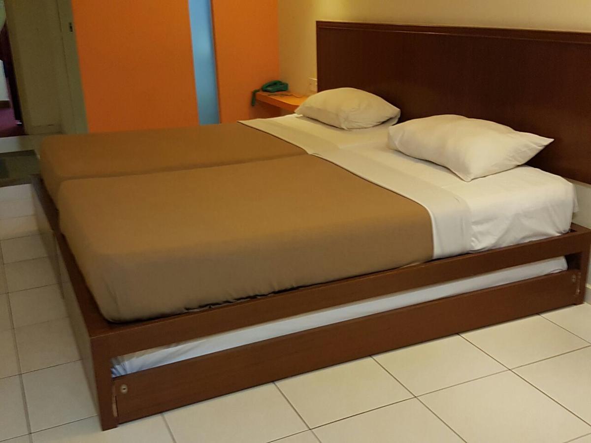 Newbridge Hotel Malacca Exterior photo