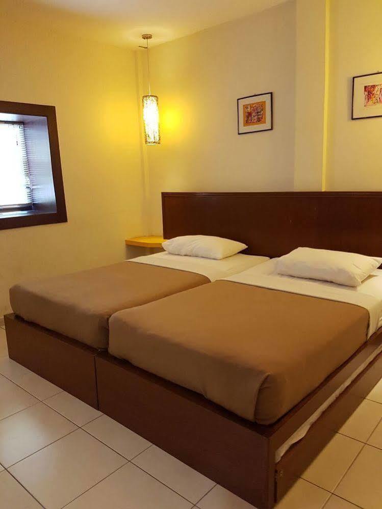 Newbridge Hotel Malacca Exterior photo